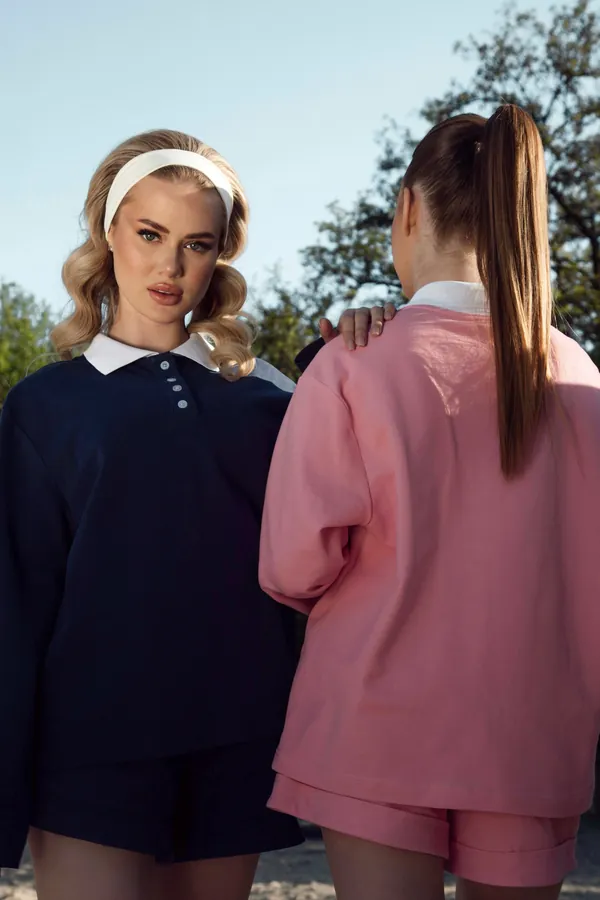 Дві моделі в Polo Set: темно-синій і рожевий